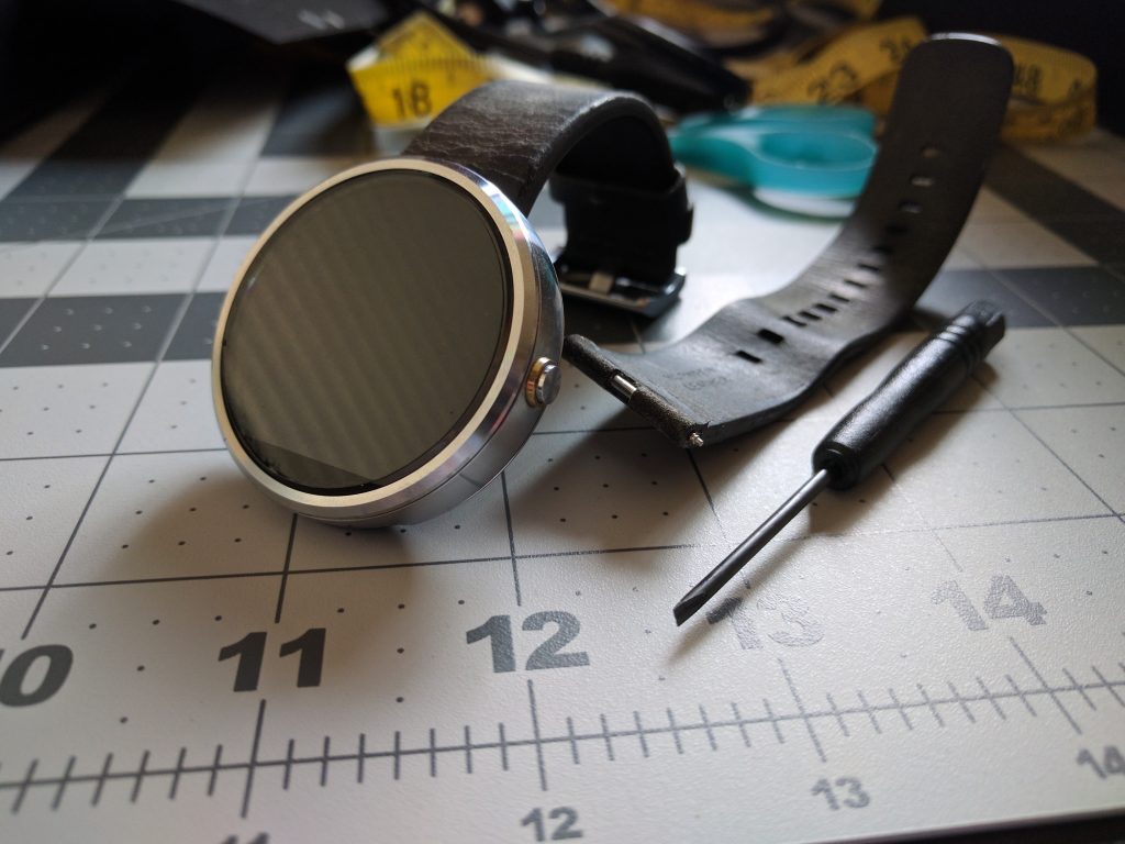 Moto 360 watch strap removal