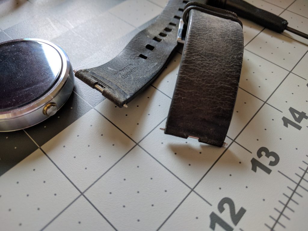 Moto 360 watch strap removal